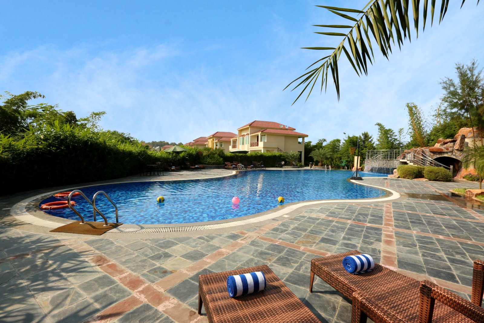 Read more about the article Swimming Pool